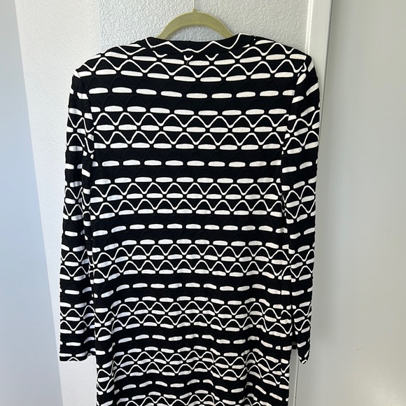 St. John Black and White Sweater - Picture 6 of 6